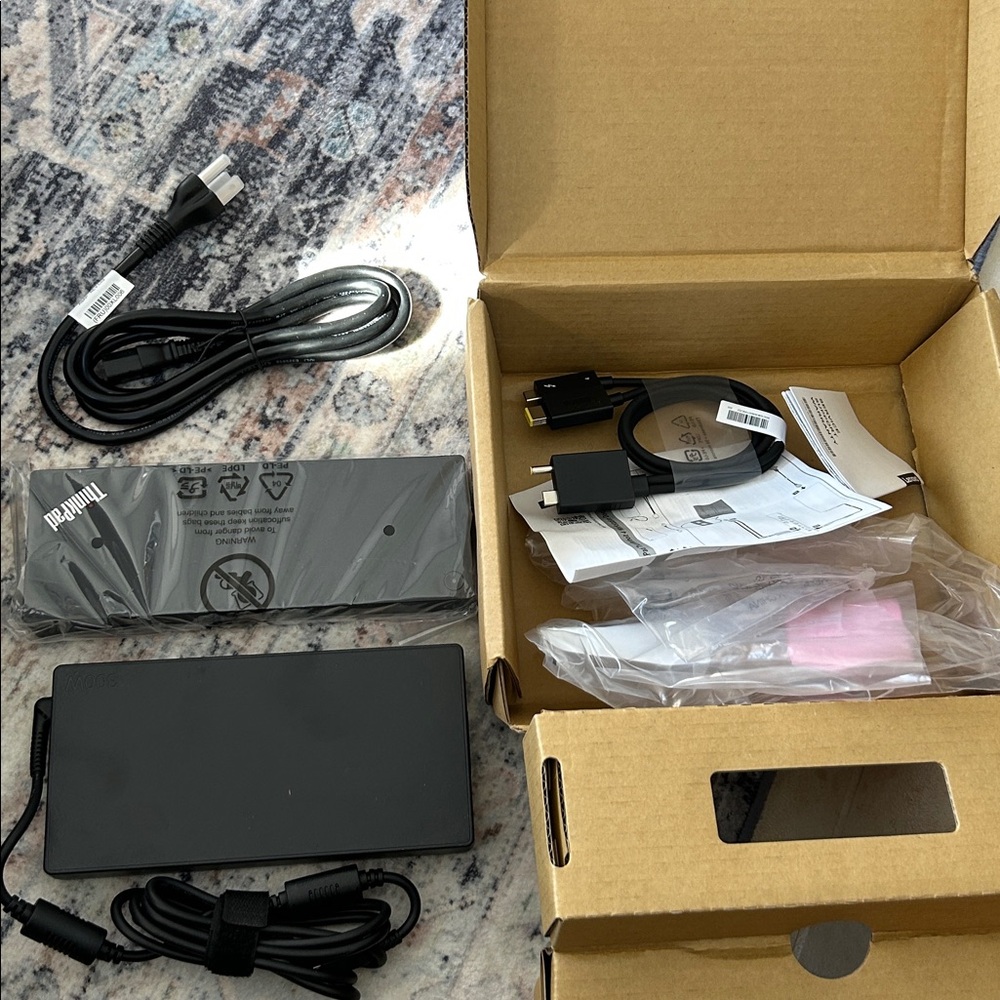 Lenovo thinkpad thunderbolt 4 WorkStation dock with Accessories-New